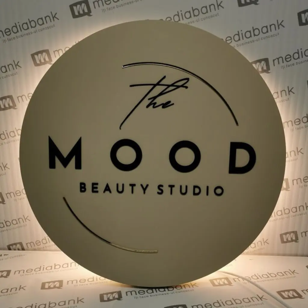 Litere volumetrice luminoase cu efect halou Mood.